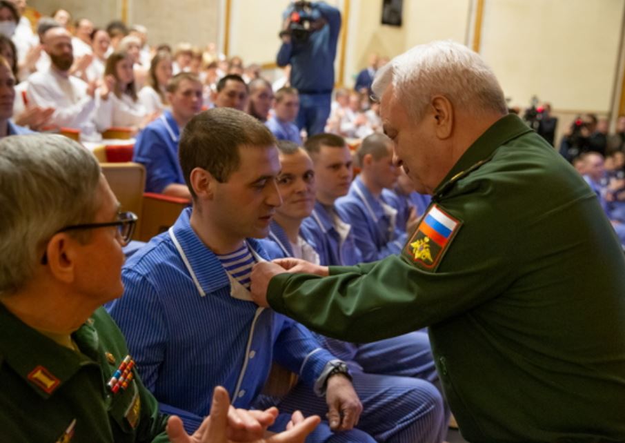 Были вручены 9 медалей «За отвагу», 4 ордена Мужества и 2 медали Суворова.