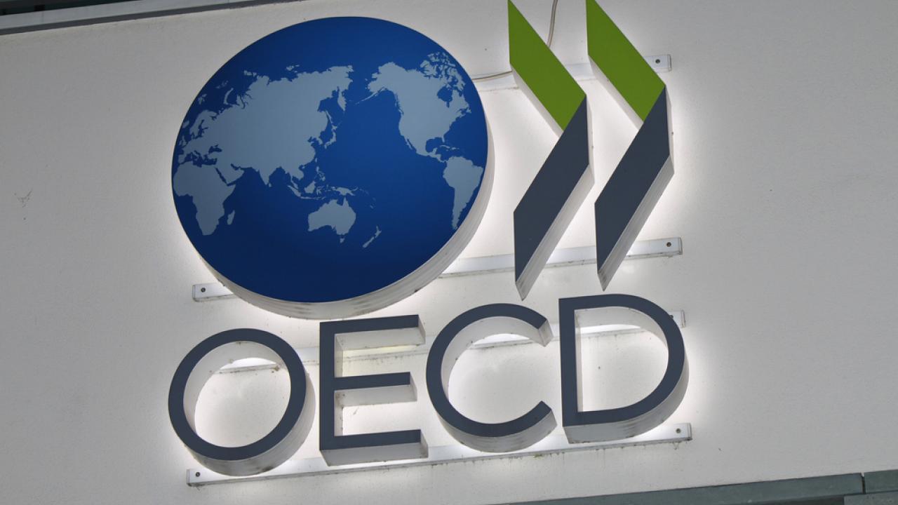 ОЭСР (OECD) - это организация экономического сотрудничества и развития (the Organisation for Economic Co-operation and Developmen)