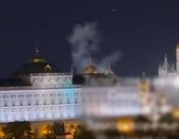 Кремль атакован дронами и в дыму